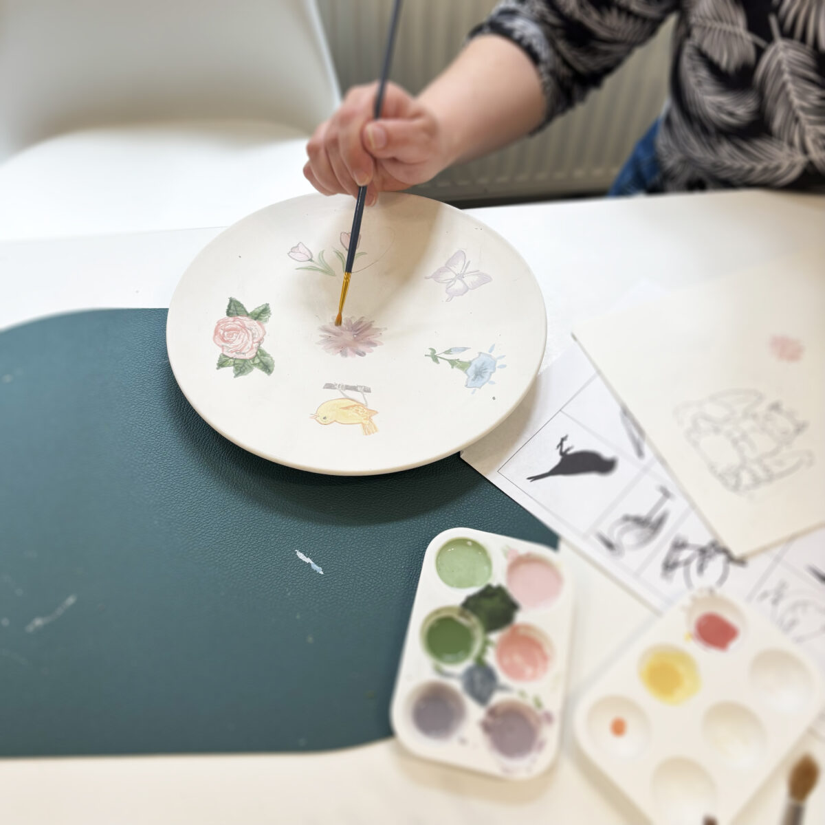 Painting on ceramic workshop, September 16, Tuesday, 19:00 - 21:30, with Kesem Yahav - Image 3