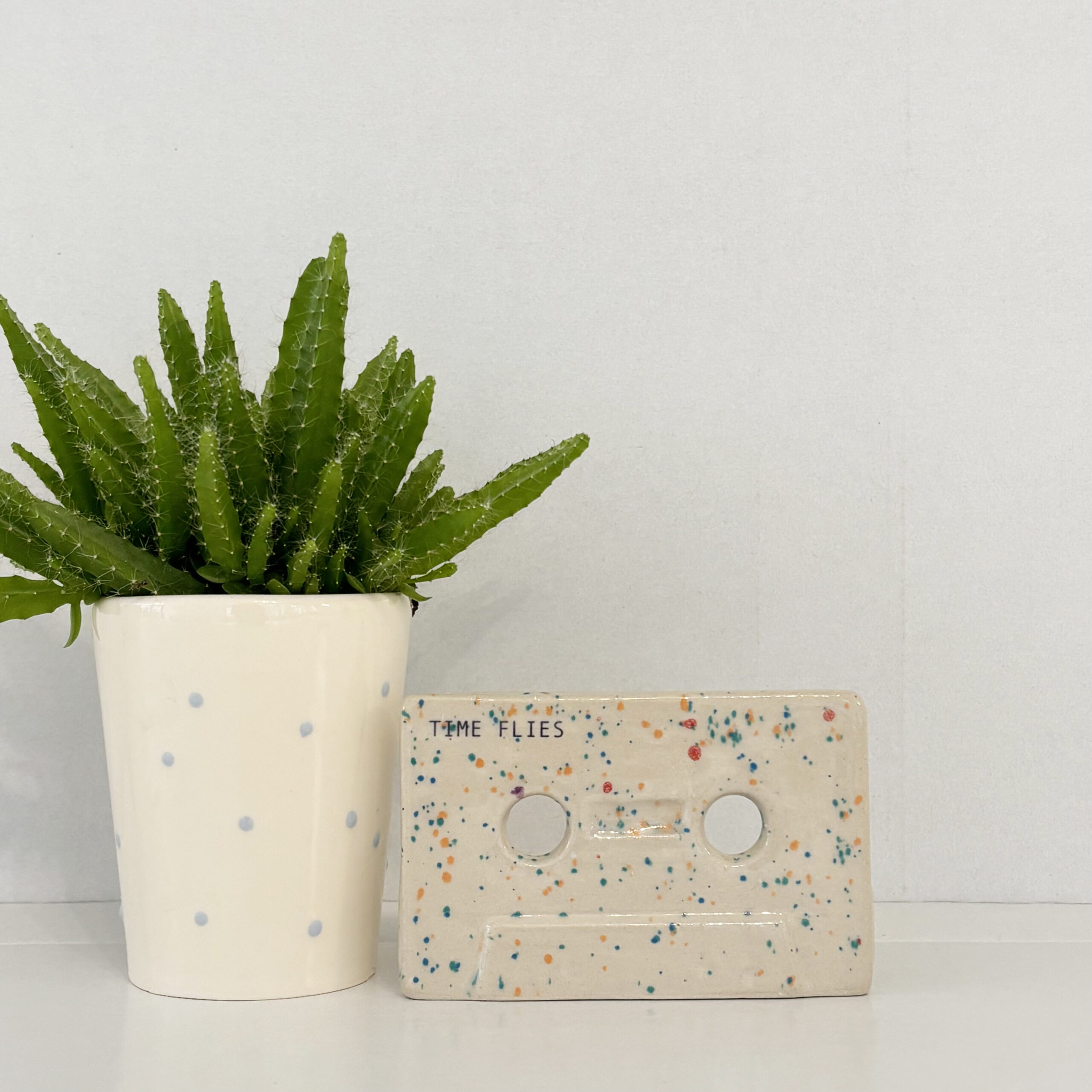 Time flies, cassette tape, Shiny speckled off white - Image 4