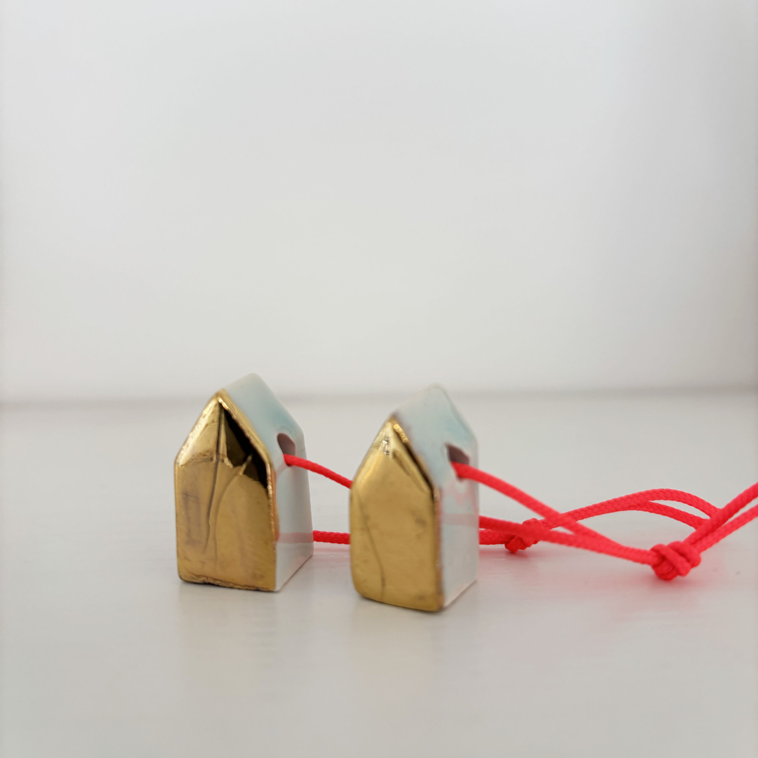 Tiny golden houses - set of 2 - Image 2